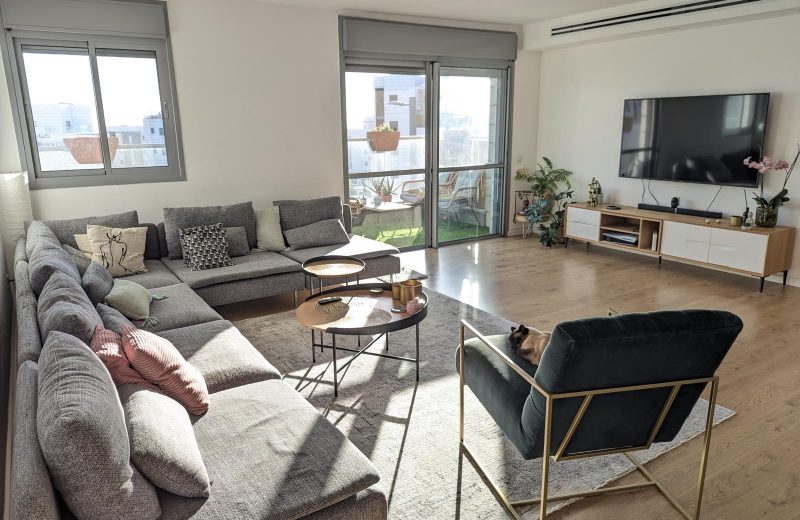 למכירה בפסגות אפק בראש העין, דירת 5 חדרים יוצאת דופן