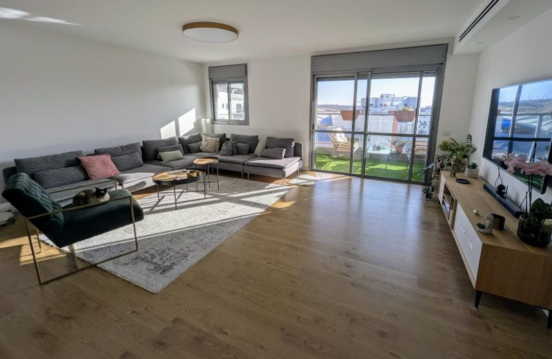 למכירה בפסגות אפק בראש העין, דירת 5 חדרים יוצאת דופן