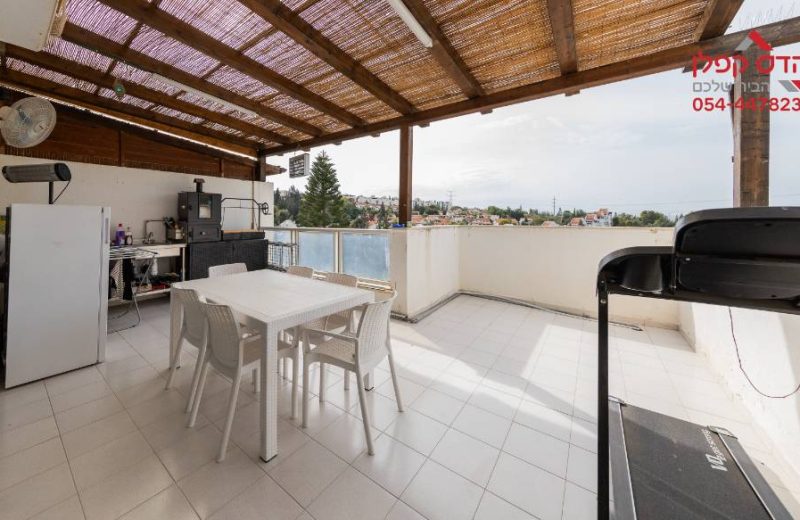 למכירה דופלקס גג בנווה אפק בראש העין