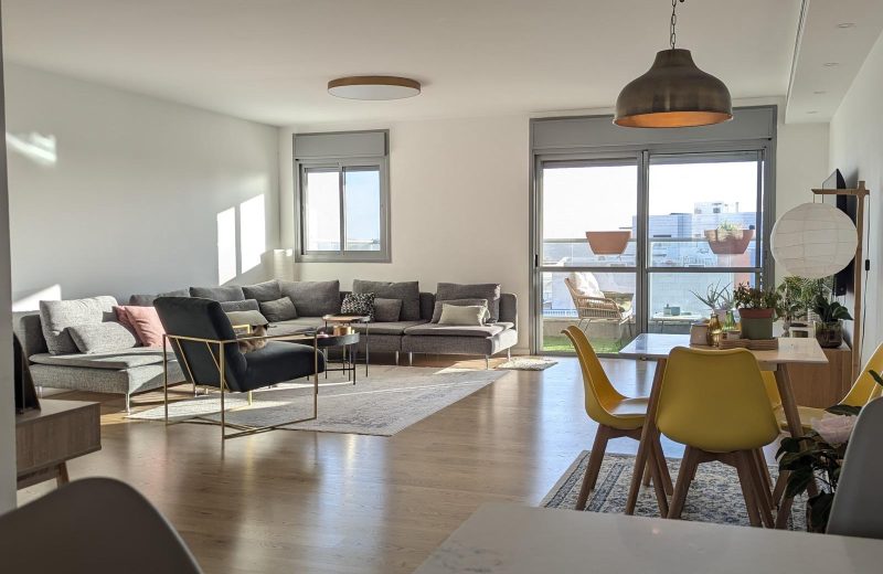 למכירה בפסגות אפק בראש העין, דירת 5 חדרים יוצאת דופן