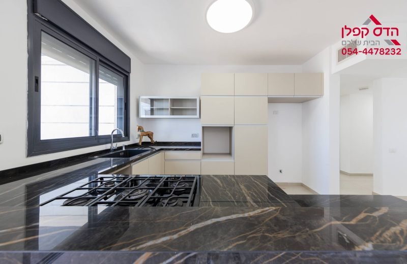 מטבח משודרג, שטחי אחסון ועבודה רבים