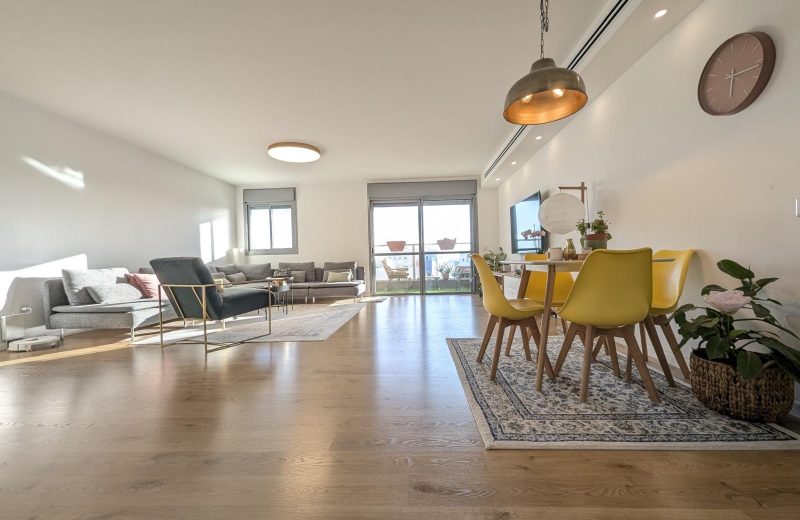 למכירה בפסגות אפק בראש העין, דירת 5 חדרים יוצאת דופן