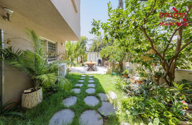 למכירה בגבעת הסלעים בראש העין קוטג' טורי מרהיב!