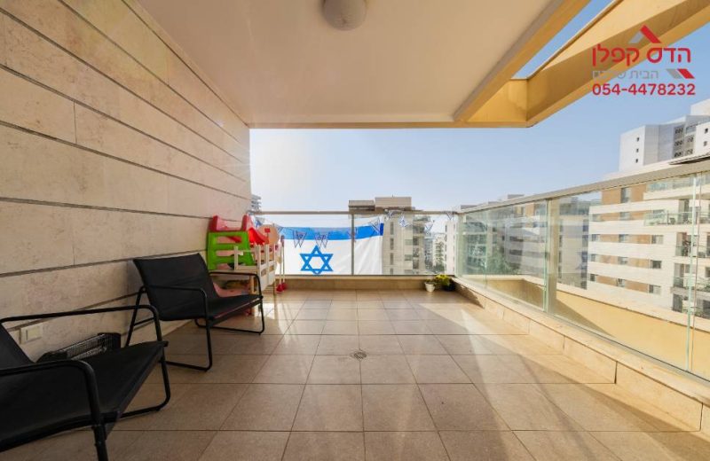 למכירה בפסגות אפק בראש העין (מתחם B המבוקש) דירת 4 חדרים מוארת ומרווחת במיוחד!