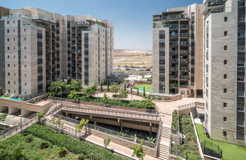 למכירה דירת 4 חדרים מיוחדת במינה בפסגות אפק בראש העין
