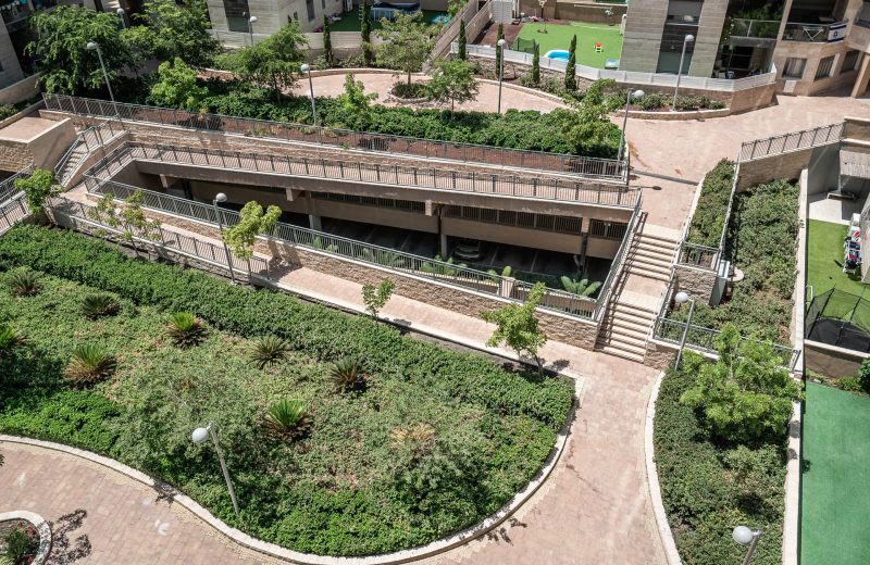 למכירה דירת 4 חדרים מיוחדת במינה בפסגות אפק בראש העין