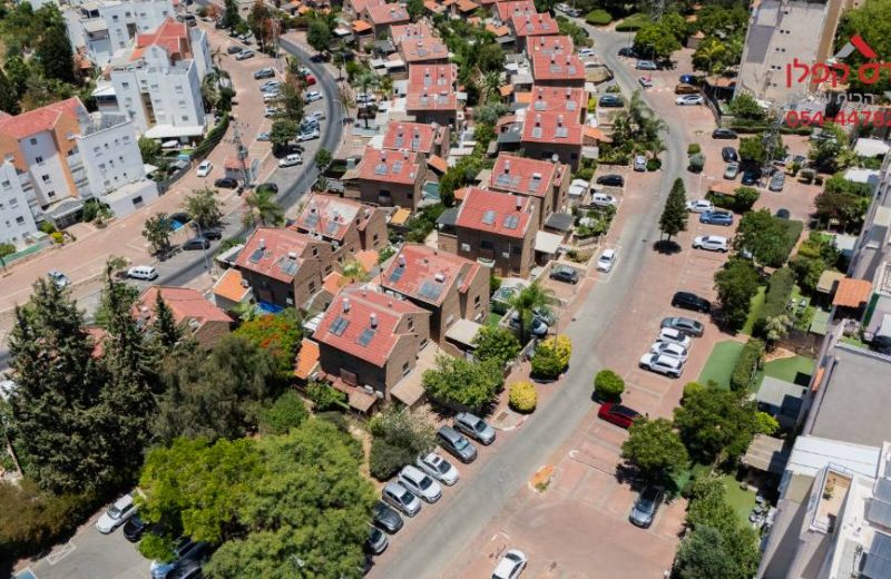 למכירה בנווה אפק בראש העין, דירת דופלקס ענקית ויפה!