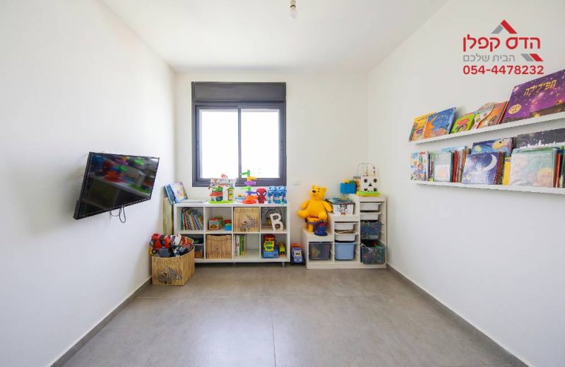 למכירה בפסגות אפק בראש העין (מתחם A המבוקש) דירת 4.5 חדרים מוארת ומשודרגת
