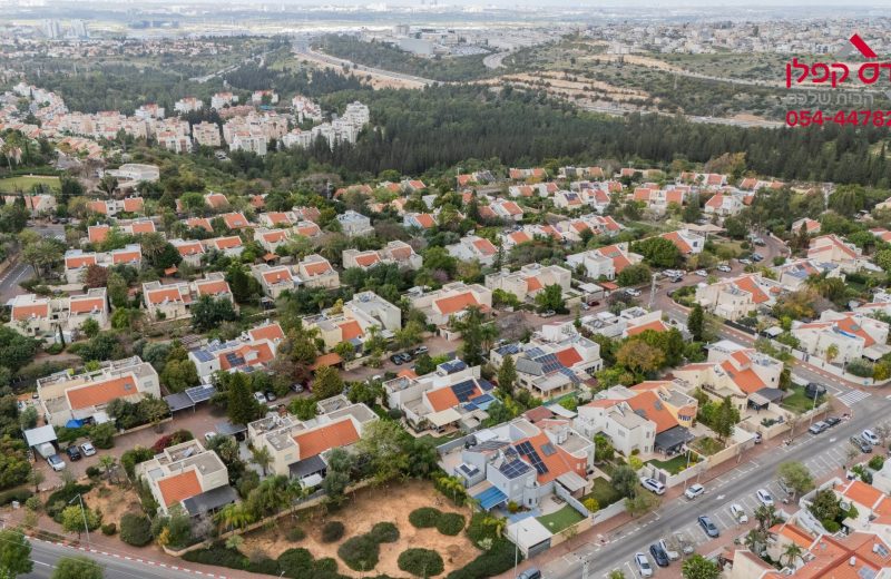 למכירה בנווה אפק בראש העין, בית דו משפחתי יפהפה!