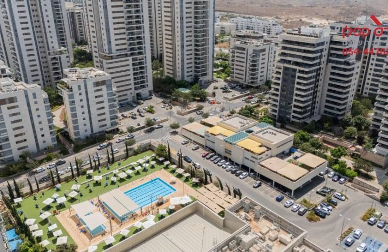 למכירה בראש העין, ברחוב שייקה אופיר, מתחם B בפסגות אפק, דירת 4 חדרים יוצאת דופן!