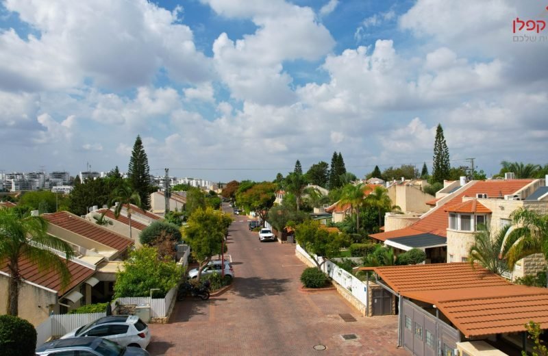 למכירה בנווה אפק הצבאית בראש העין, בית דו משפחתי 7 חדרים